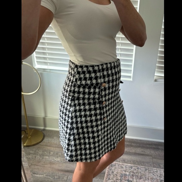 Rochelle Houndstooth Mini Skirt - Picture 6 of 10